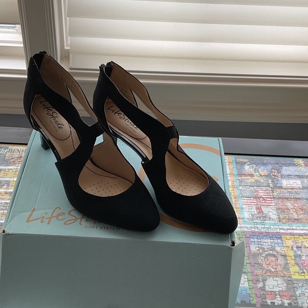 Life Stride Women's Black Suede Heels
